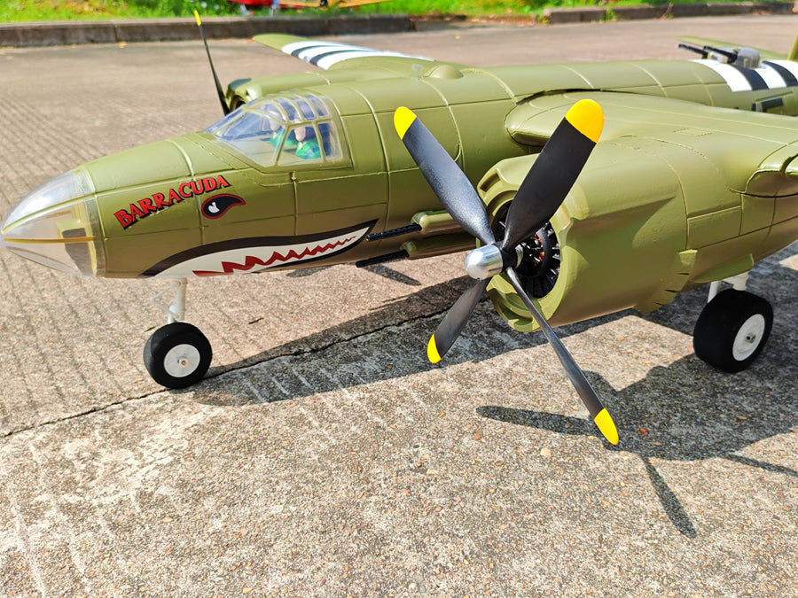 Dynam B-26 Marauder Green 4S zweimotoriges RC-Warbird-Flugzeug, 1,5 m Spannweite mit Klappen