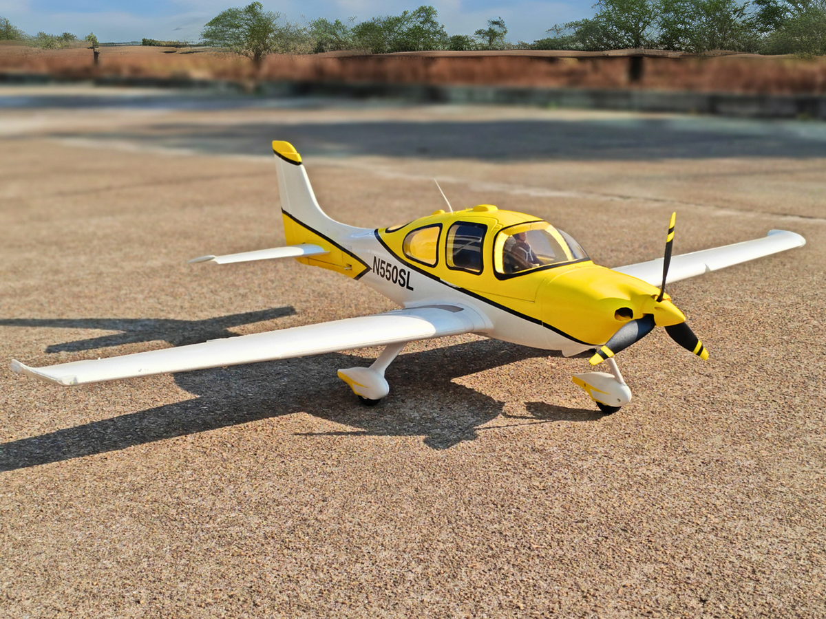 Dynam Cirrus SR22 V3 Trainer 3S/4S Gelbes RC-Modellflugzeug mit 1,4 m Spannweite